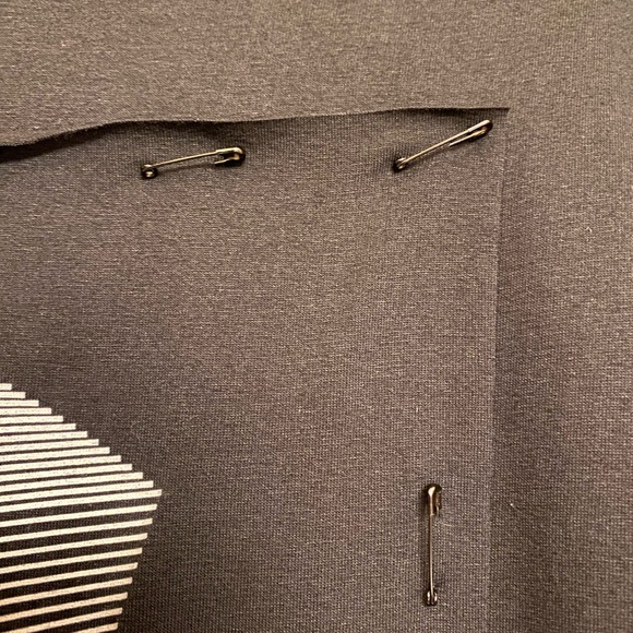 XD Xenia Design Top with cool pattern design with safety pins. - Picture 3 of 5